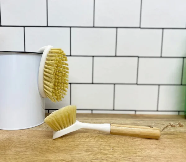 Eco-Friendly Cream Washing Up Brush with Bamboo Wooden Handle - Durable & Stylish Cleaning Tool